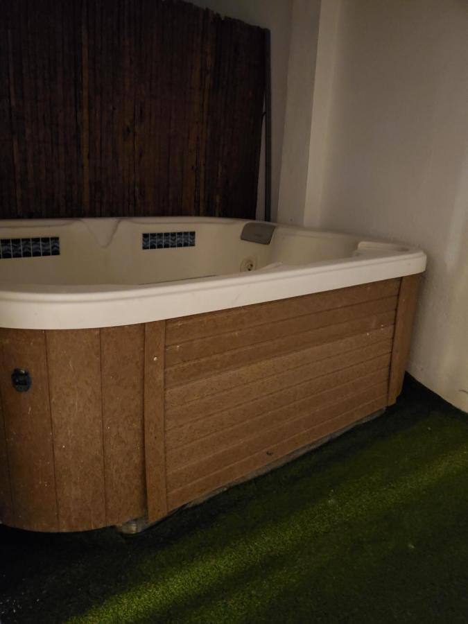 Small And Cozy Rooms - G Valencia Luaran gambar
